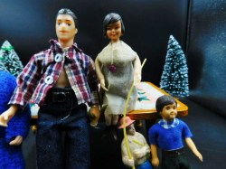 lot 18 dollhouse dolls 5 d